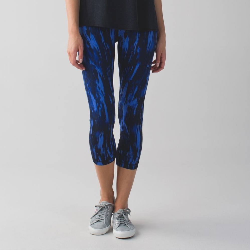 Lululemon Wunder Under Crop Hi-Rise Painted Animal Sprinkler Black Size 4
